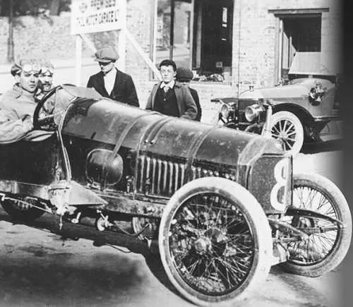 Walter Owen Bentley im DFP-Wagen, 1914