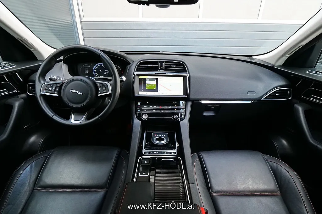 Jaguar F-Pace 25d AWD Prestige Aut. Image 9