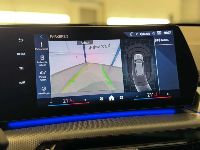 BMW X1 sDrive18i - MSport/Keyless/VerwZetels/Cam/AdaptLED Image 15