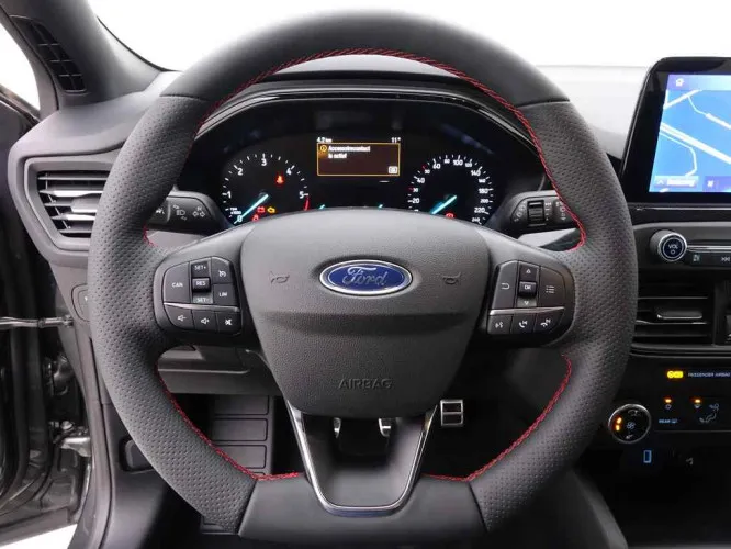 Ford Focus 1.5 TDCi 120 EcoBlue Clipper ST-Line + GPS + Privacy Glass Image 10