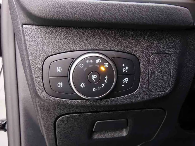 Ford Focus 1.5 TDCi 120 EcoBlue Clipper ST-Line + GPS + Privacy Glass Image 9
