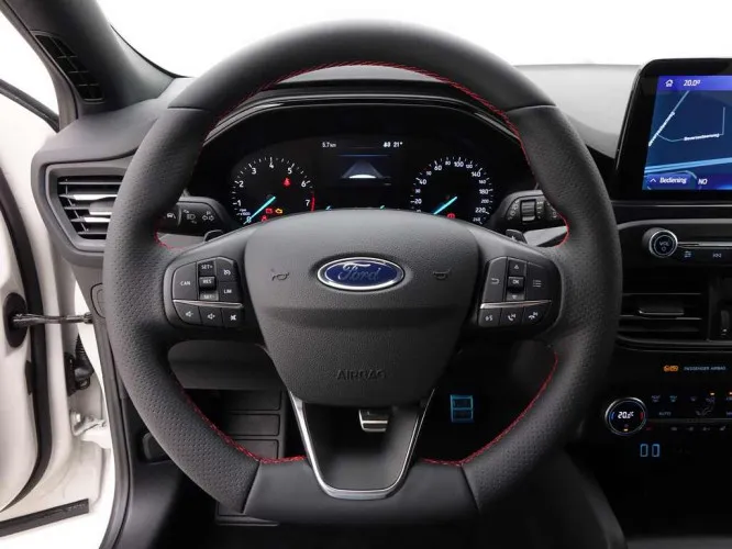 Ford Focus 1.5 150 A8 EcoBoost Clipper ST-Line + GPS + Camera + Winter Pack Image 10