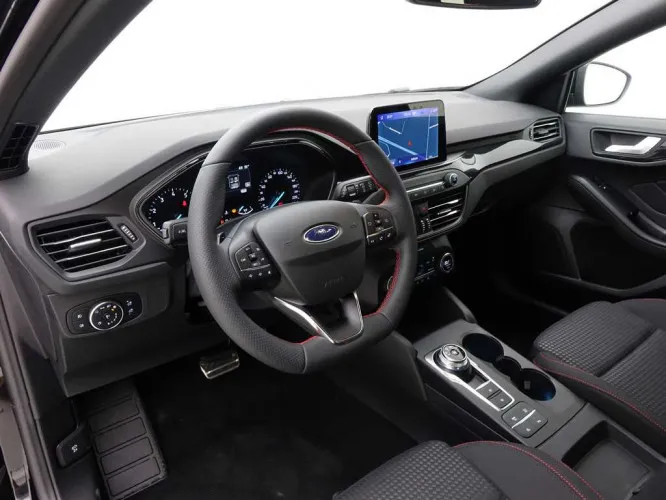 Ford Focus 1.5 150 A8 EcoBoost Clipper ST-Line + GPS + Camera + Winter Pack Image 8