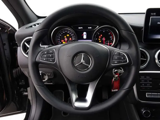 Mercedes-Benz A-Klasse A180d Style + GPS + Leder/Cuir Image 10
