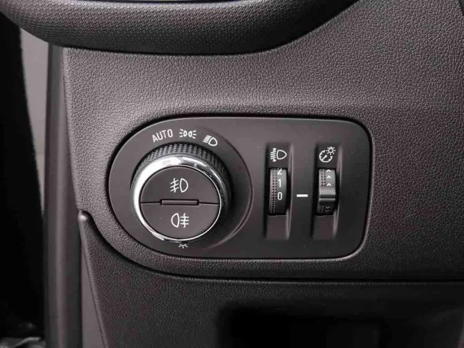 Opel Crossland 1.5 D 110 Elegance + GPS Carplay + Camera Pack + Privacy Glass Image 9