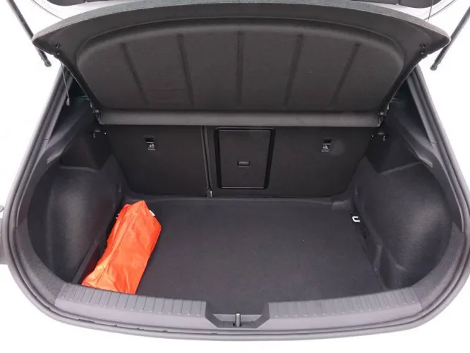 Seat Leon 1.5 eTSi 150 DSG FR 5D + GPS + Virtual + Winter + LED Lights Image 6