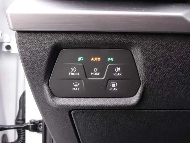 Seat Leon 1.5 eTSi 150 DSG FR 5D + GPS + Virtual + Winter + LED Lights Image 9
