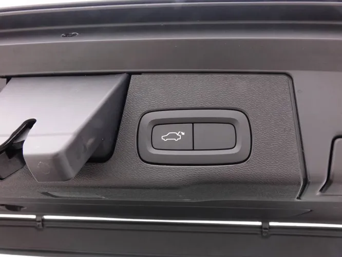 Volvo XC60 2.0 D4 190 Geartronic Momentum Pro + GPS + Leder/Cuir + LED Lights Image 7