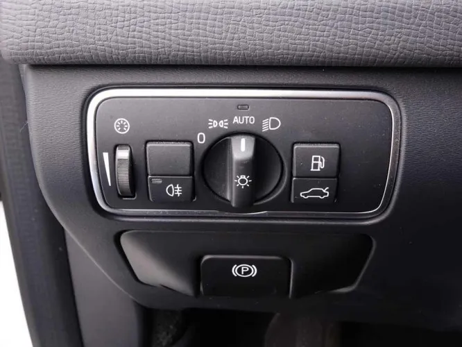Volvo XC60 2.0 D4 190 Geartronic Summum + GPS + Leder/Cuir + Xenon Image 10