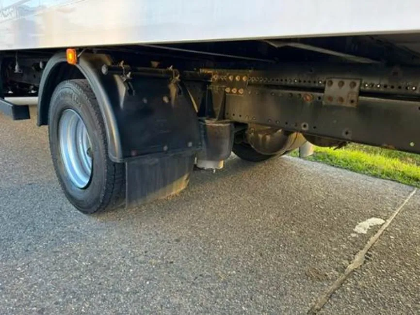 MAN 12.220   Image 2