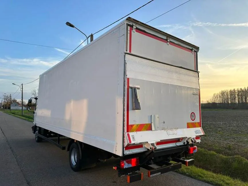 MAN 12.220   Image 6