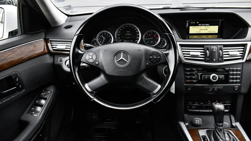 Mercedes-Benz E 220 CDI BlueEFFICIENCY Image 9