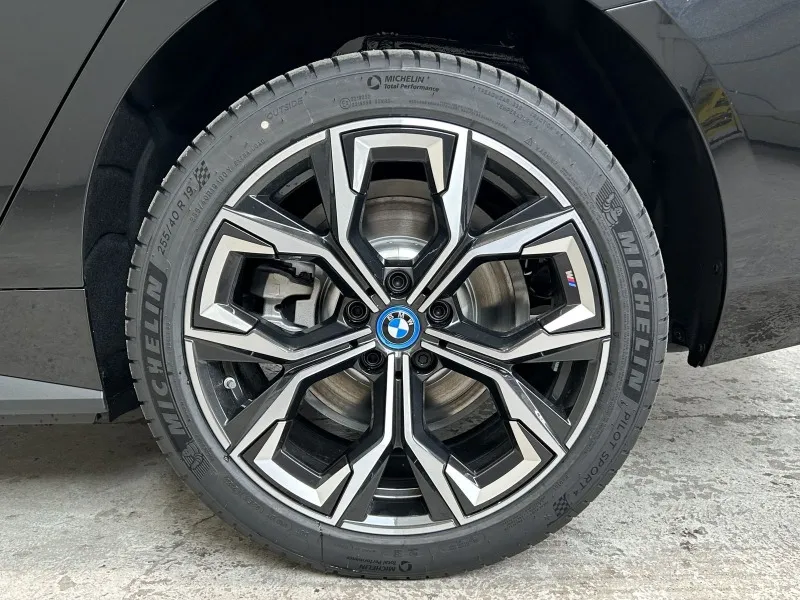 BMW i4 eDrive 40 MSport =NEW= Panorama/Distronic Гаранция Image 5