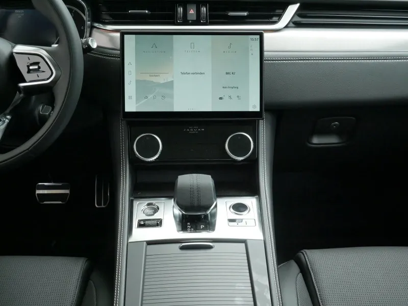 Jaguar F-PACE D300 AWD R-Dynamic SE =NEW= Black Pack Гаранция Image 9