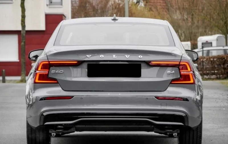 Volvo S60 B4 =R-Design= Plus Dark/Panorama/ACC Гаранция Image 2