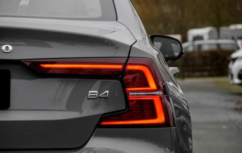 Volvo S60 B4 =R-Design= Plus Dark/Panorama/ACC Гаранция Image 4