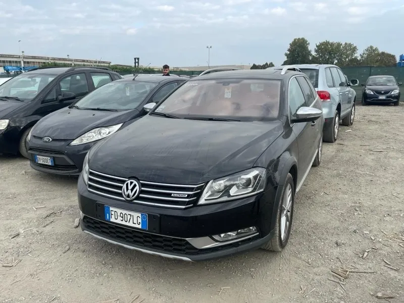 Volkswagen Passat (КАТО НОВА) Image 1