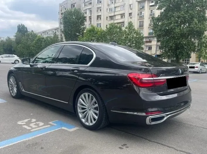 BMW 730 d xDrive Image 4