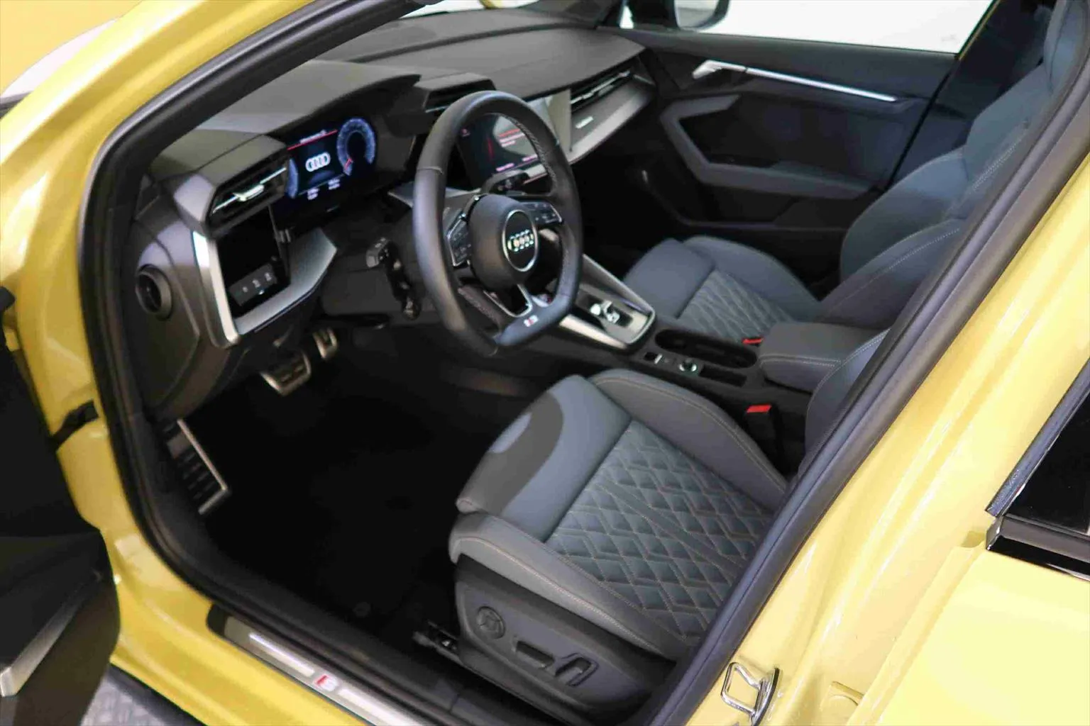 Audi S3 Sportback 2.0 TFSI quattro S-Tronic  Thumbnail 6