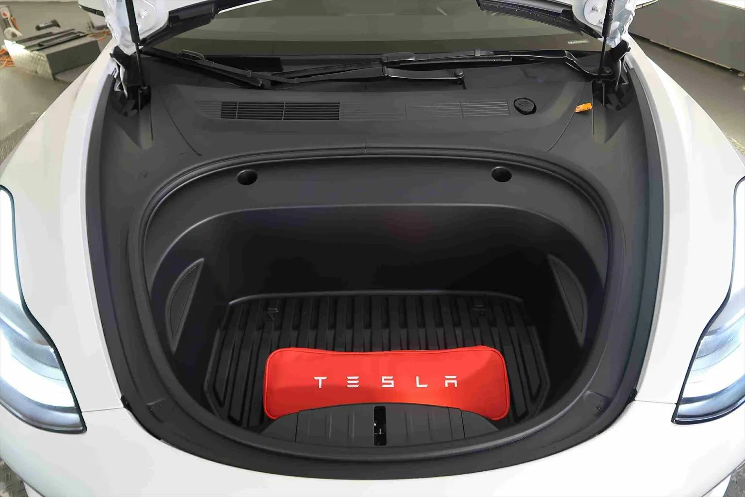 Tesla Model 3 Long Range Dual AWD  Image 10