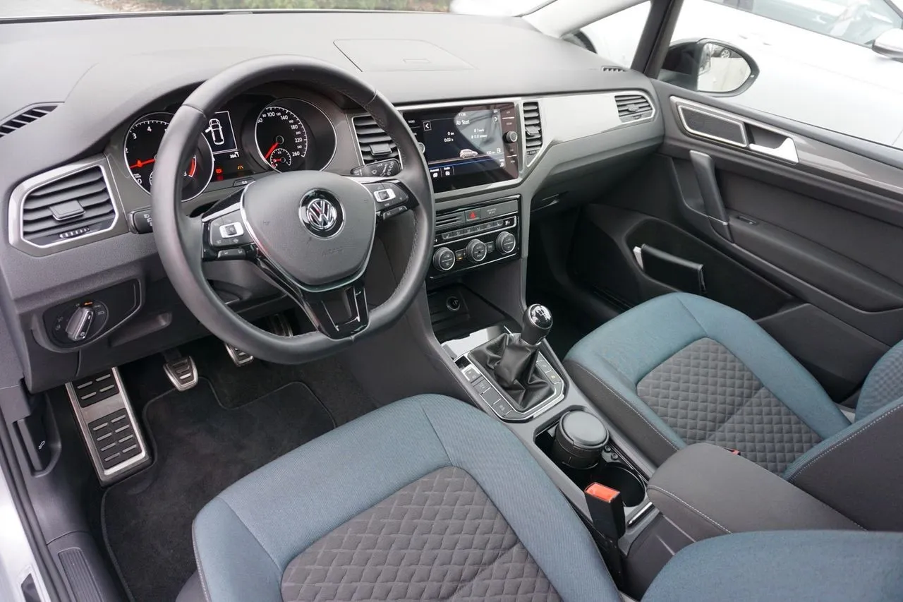 Volkswagen Golf Sportsvan IQ.Drive 1.0 TSI...  Image 8