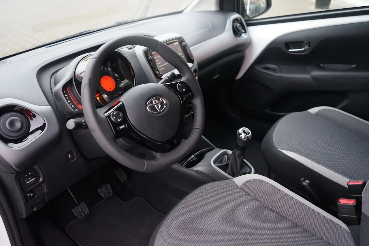 Toyota Aygo 1.0 Bluetooth...  Image 8