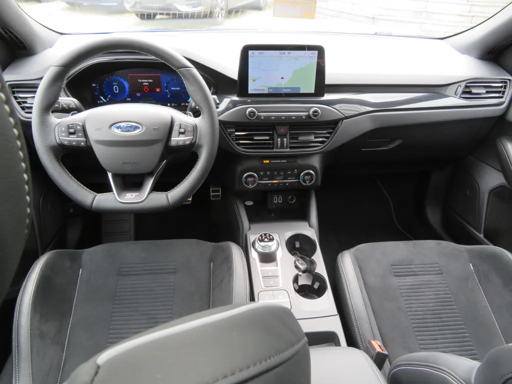 Ford Focus TURNIER 2.3 ST*STYLING PAKET*PERFORMANCE* Image 9