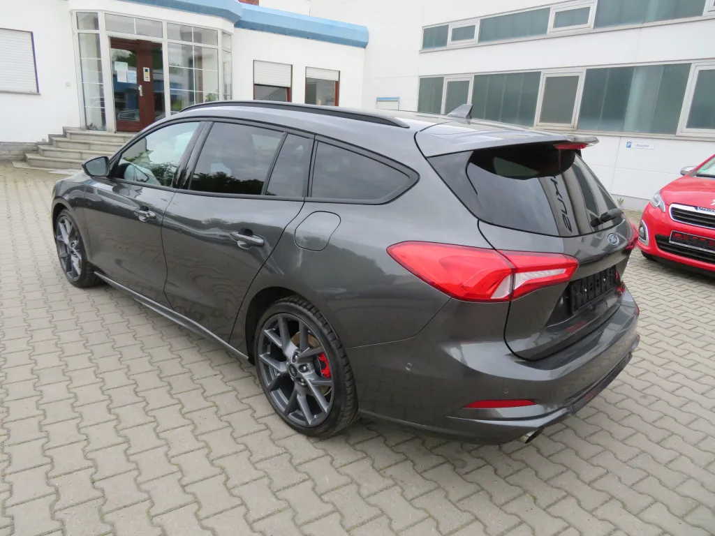 Ford Focus TURNIER 2,3 ST*STYLING PAKET*PERFORMANCE* Image 10