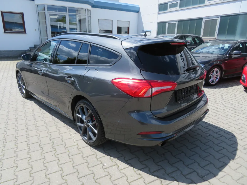 Ford Focus TURNIER 2,3 ST*PERFORMANCE*NAVI*IACC* Image 10