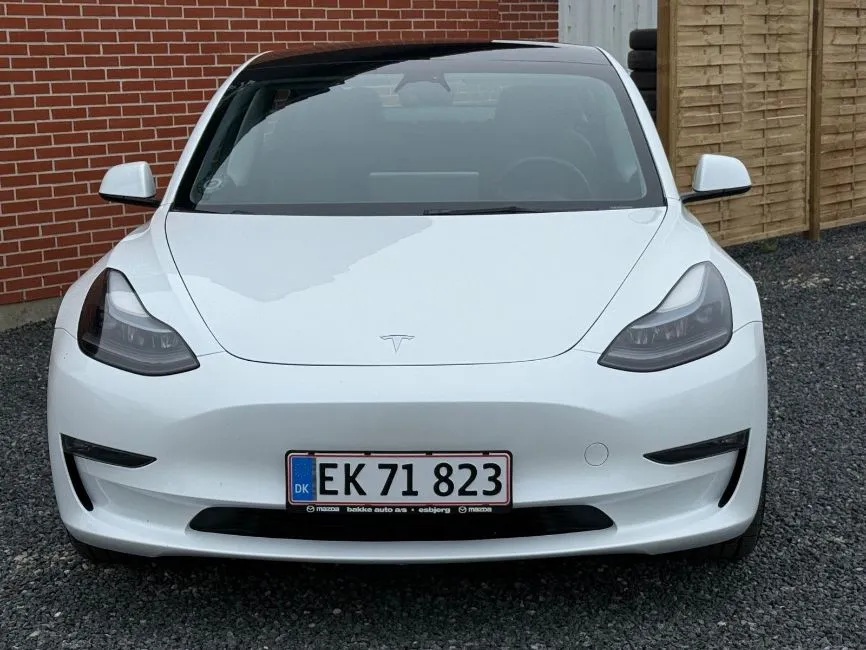 Tesla Model 3 Long Range AWD 4d Image 1