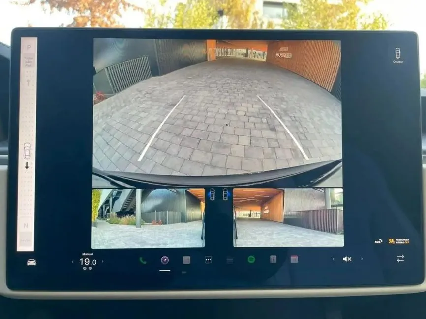 Tesla Model S Plaid AWD Image 7