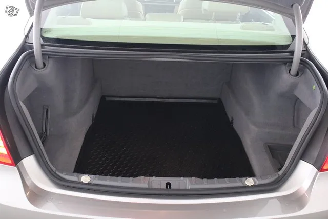 BMW 740 740 dA F01 Sedan xDrive *Suomi-auto / Neliveto / Nahkaverhoilu / Sähköpenkit muistilla / Navigointi / Tutkat + Kamera* - Autohuumakorko 1,99%+kulut - Image 9