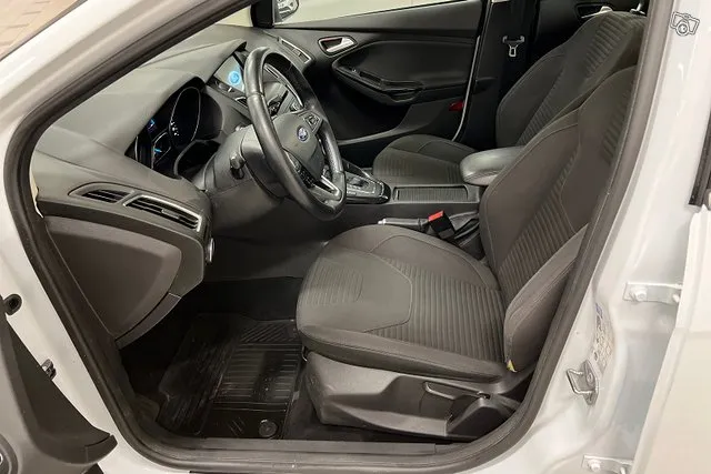 Ford Focus 1,0 EcoBoost 125 hv Start/Stop A6 Titanium * Vakkari / Aut.ilmastointi* Image 9