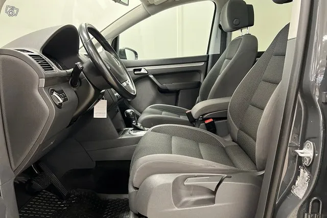 Volkswagen Touran Family Edition 1,4 TSI 103 kW (140 hv) DSG-automaatti * 7 paikkainen / Panoramakatto* Image 9