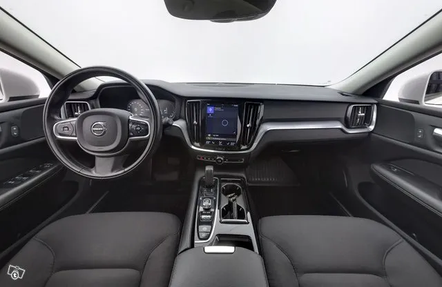 Volvo V60 T6 TwE AWD Momentum aut / Pilot Assist / PA-lämmitin / Panoraama / Vetokoukku / VOC / Image 9