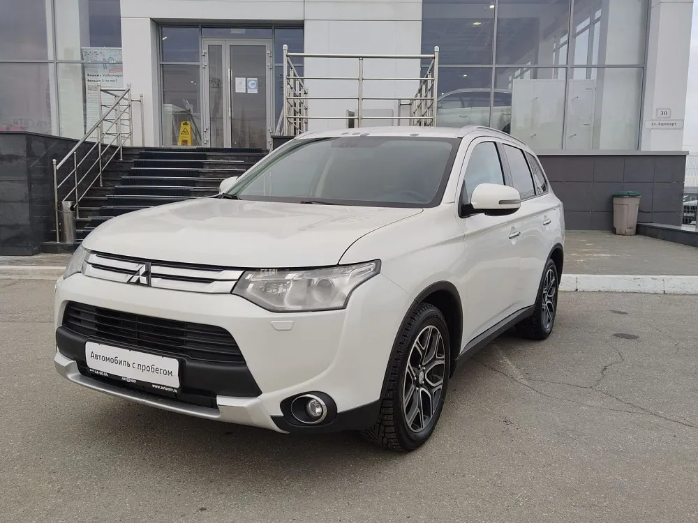 Mitsubishi Outlander  Image 1