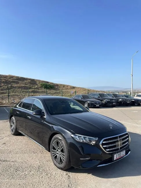 Mercedes-Benz E 260  Image 2