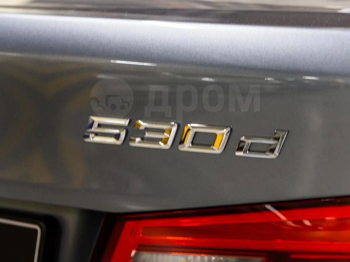 BMW 5-Series  Image 10