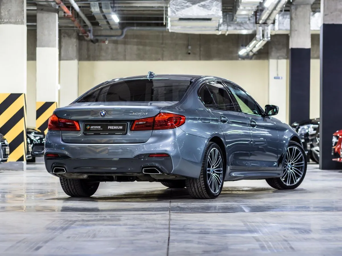 BMW 5-Series  Image 4