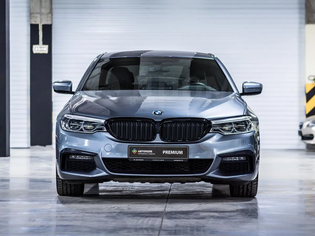BMW 5-Series  Image 5