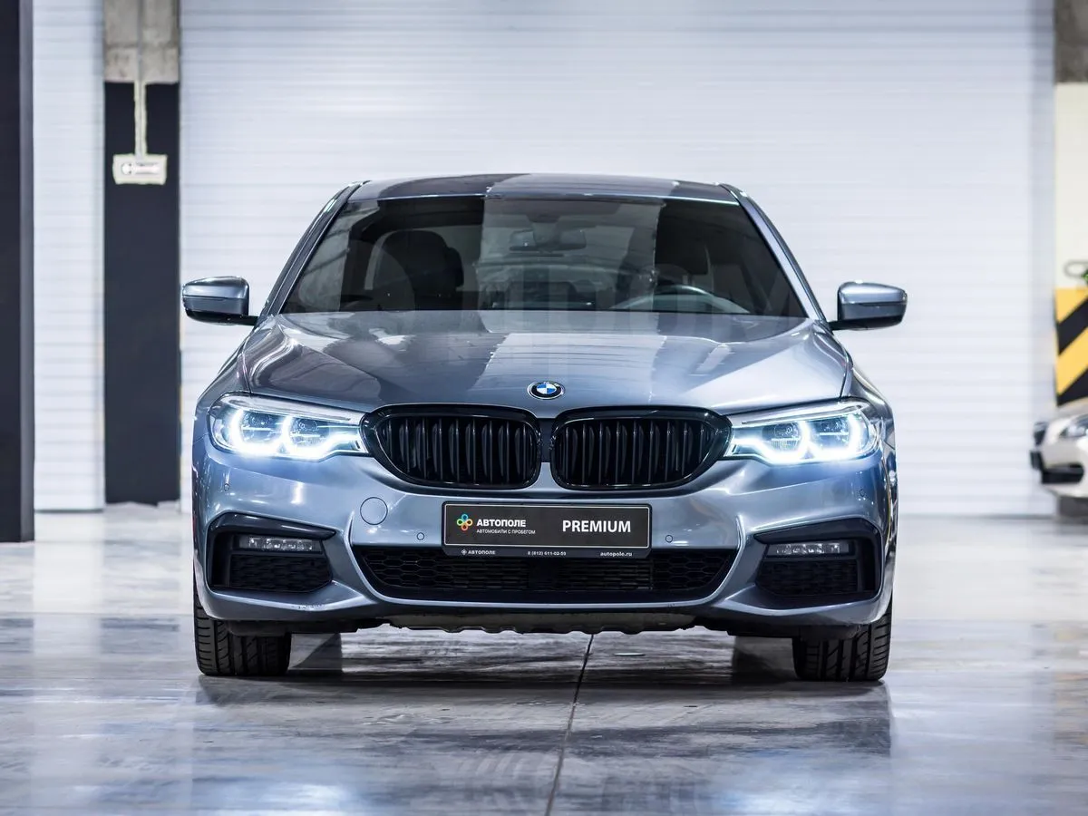 BMW 5-Series  Image 6