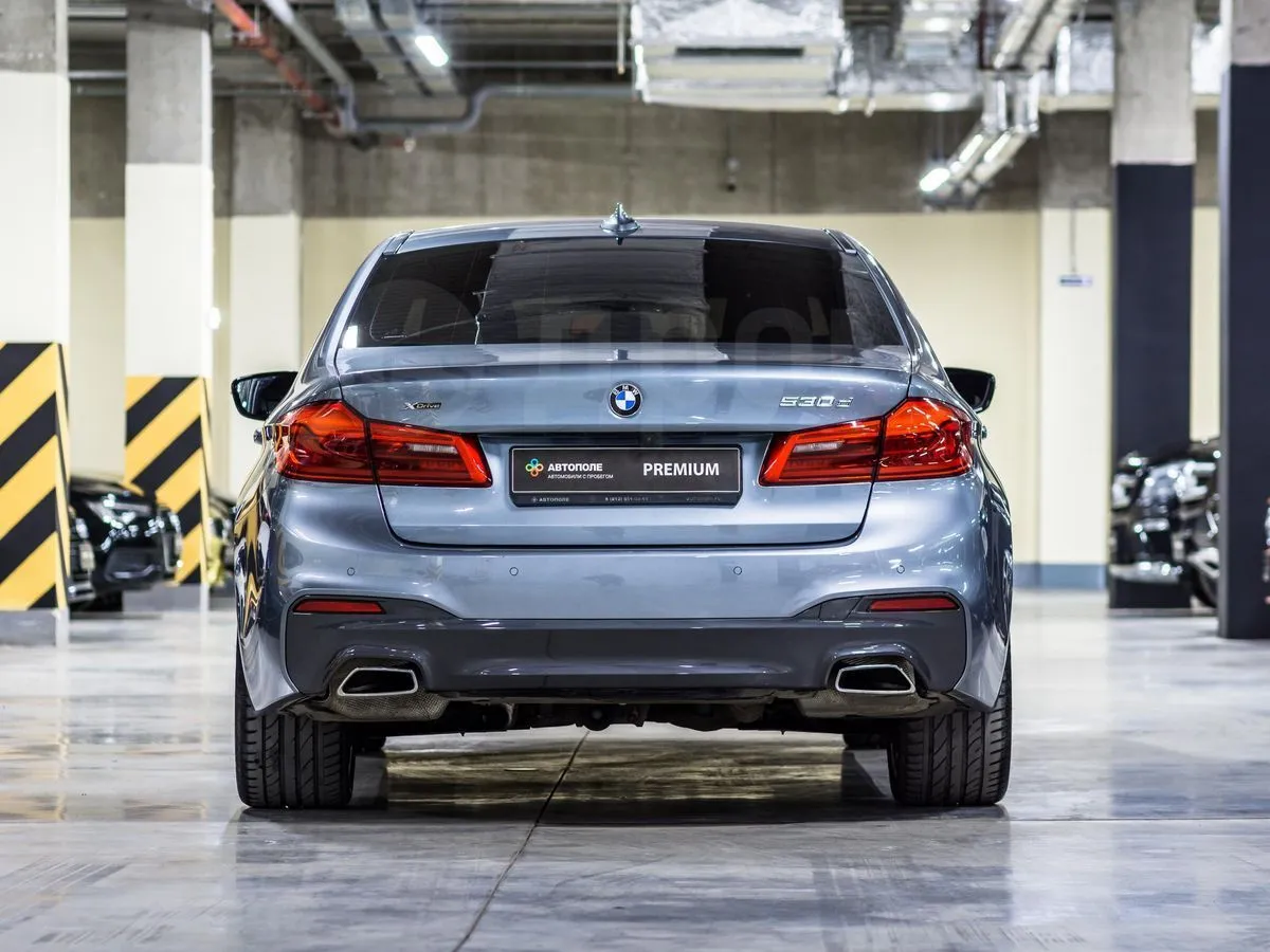BMW 5-Series  Image 8