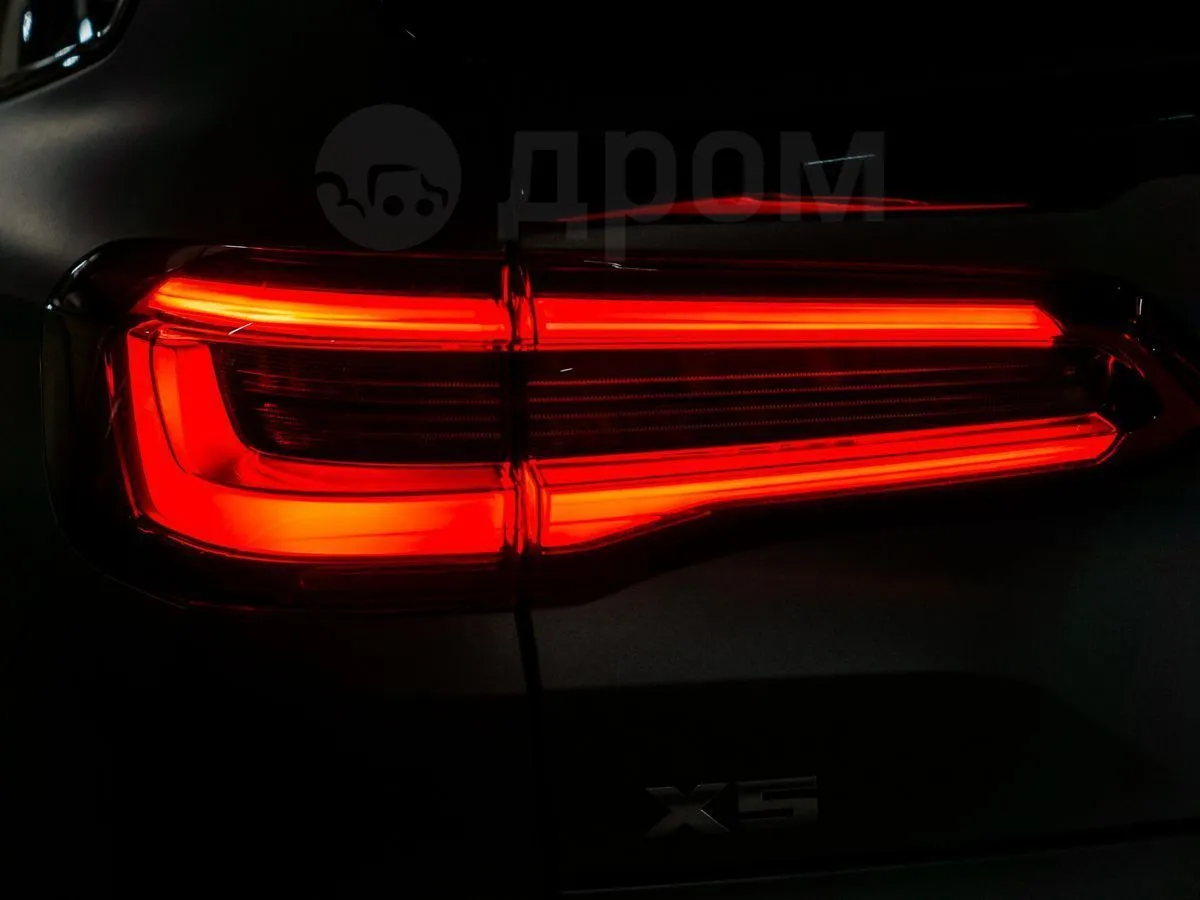 BMW X5 xDrive M50d AT Base Image 9