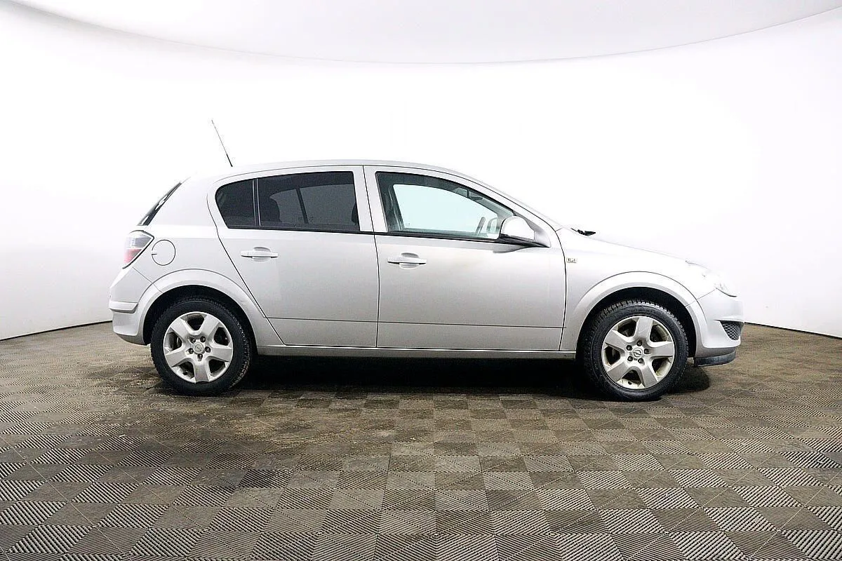 Opel Astra  Image 4