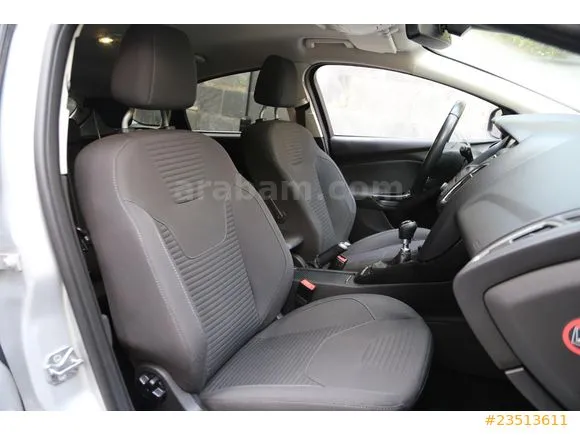 Ford Focus 1.6 TDCi Titanium Image 10