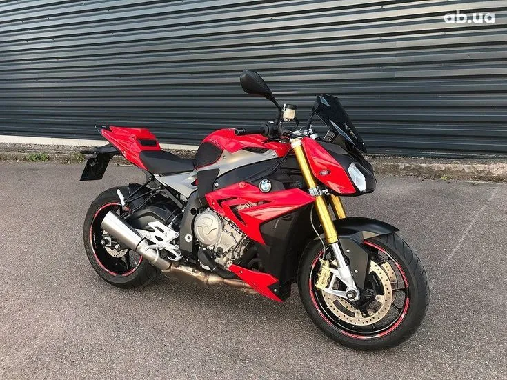 BMW S  Image 1
