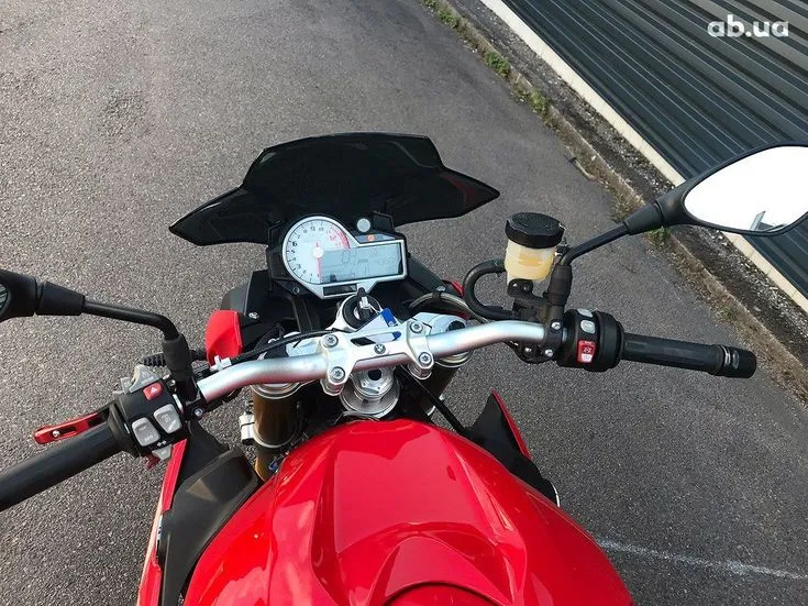 BMW S  Image 8
